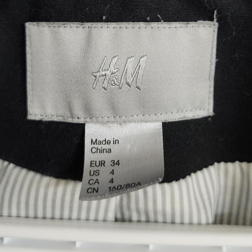 H&M Adorable Black blazer. Size 4. - Picture 2 of 8
